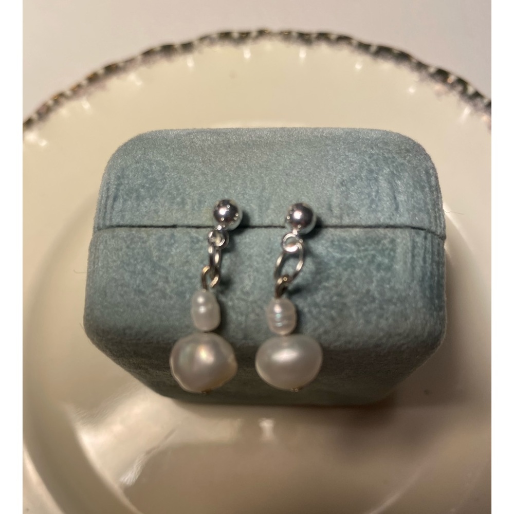 💛 Tara Designs gorgeous white freshwater cultured pearls drop earrings.
